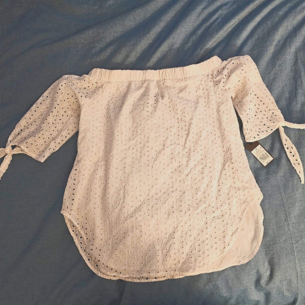Mossimo white eyelet off the shoulder top. Medium with tags.